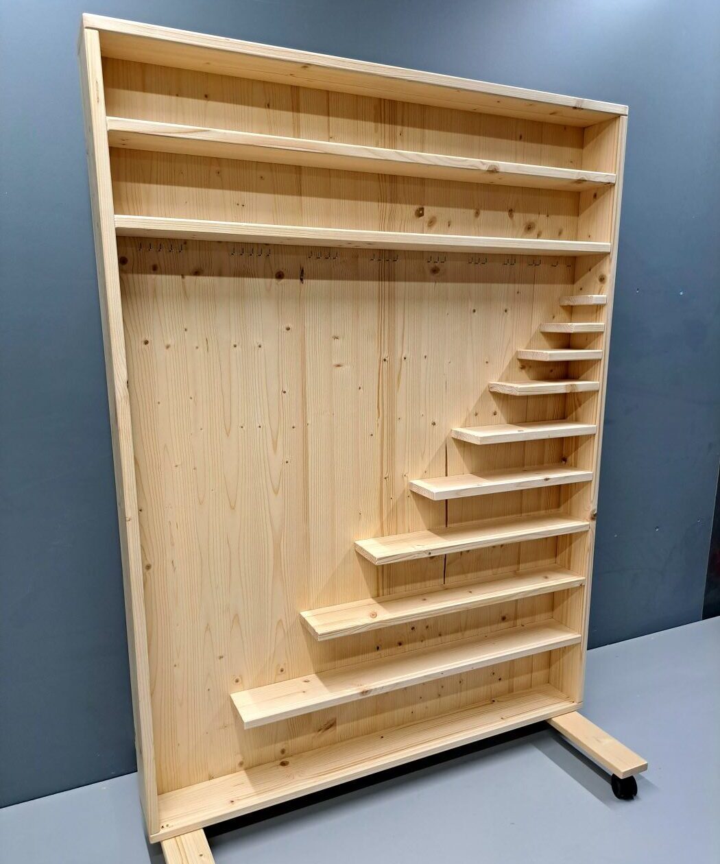 Montessori helmeste stend (Montessori bead cabinet)
